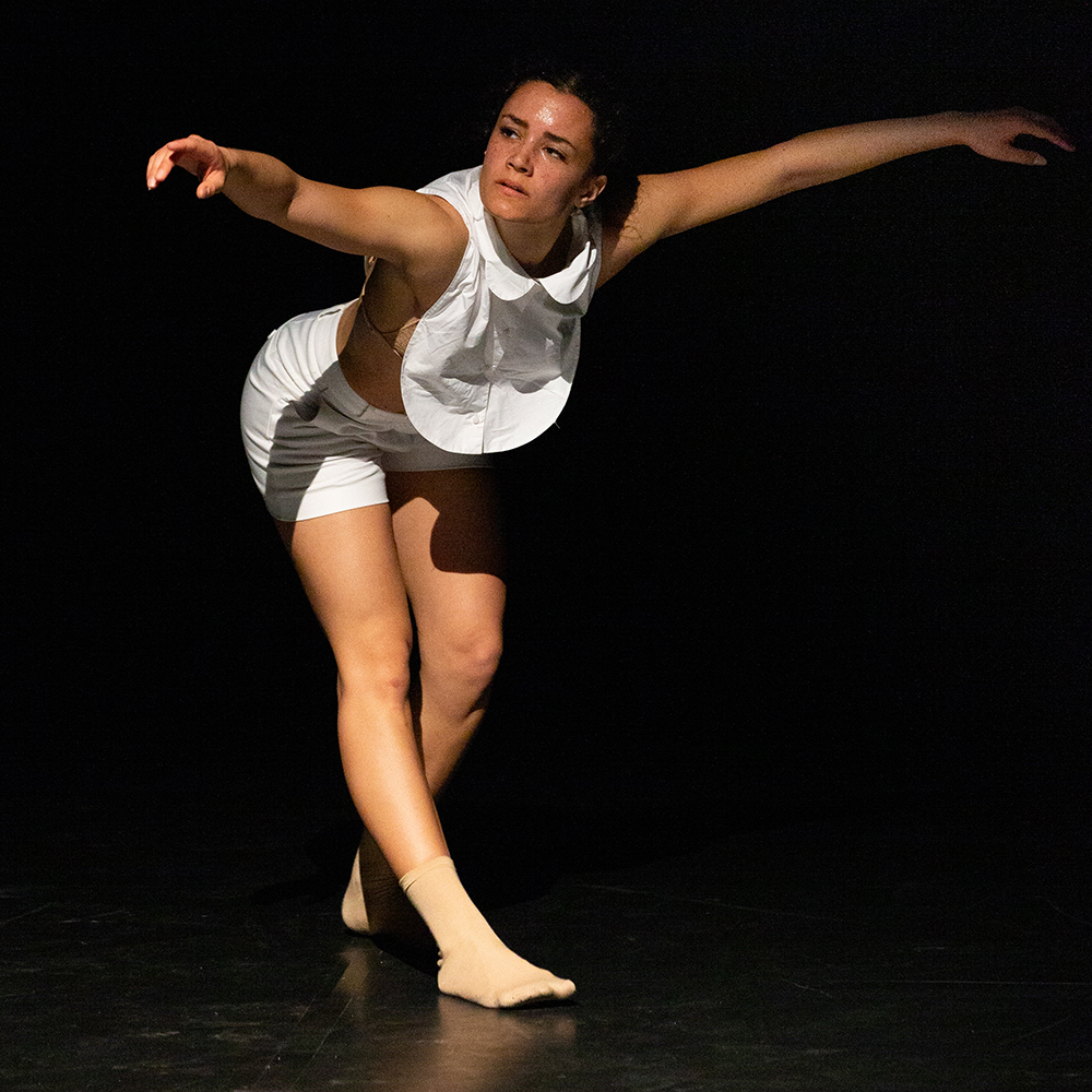 No Room Service, Please - Linda Cordero Rijo